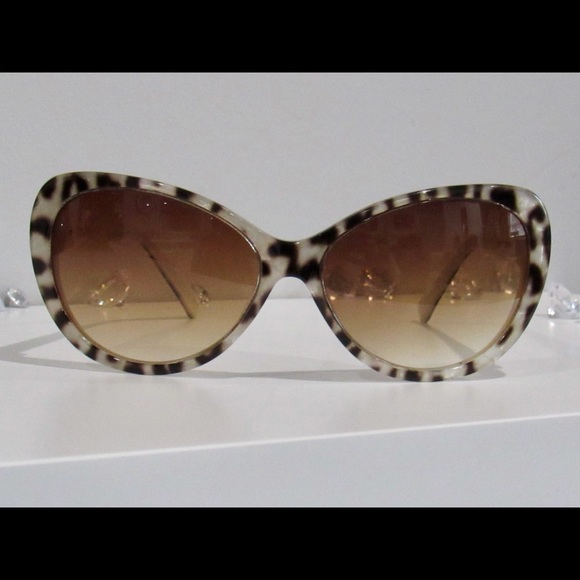 Betsey Johnson Sunglasses - Picture 1 of 7